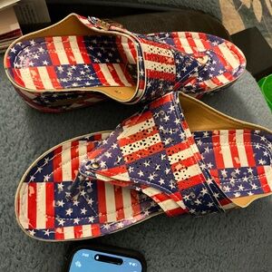 American pride thong slip on sandal, size 42/10. New without box.